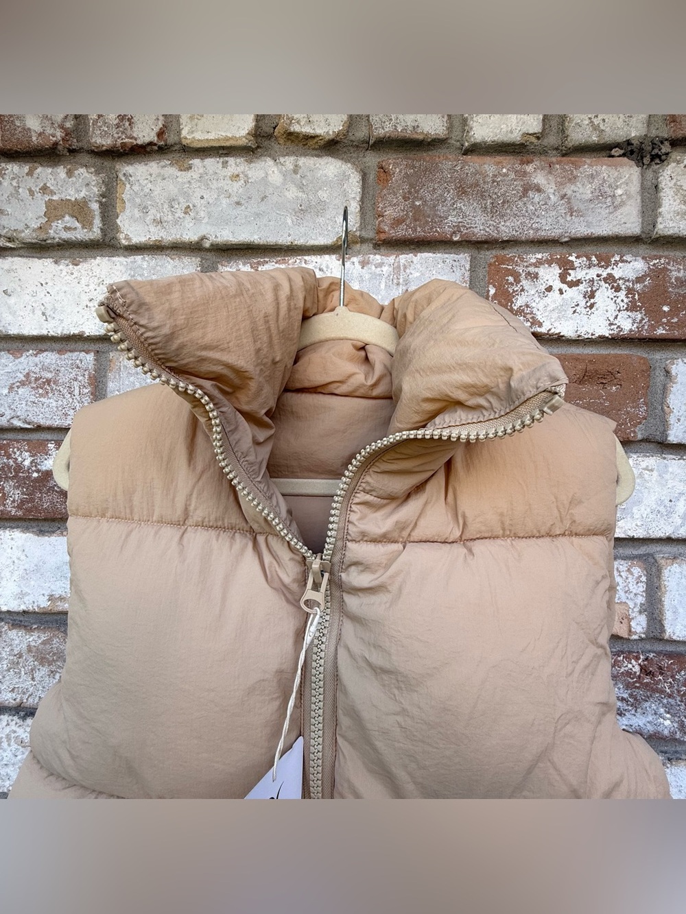 DC Clothing DAACEE Crop Puffer Vest - Picture 2 of 6
